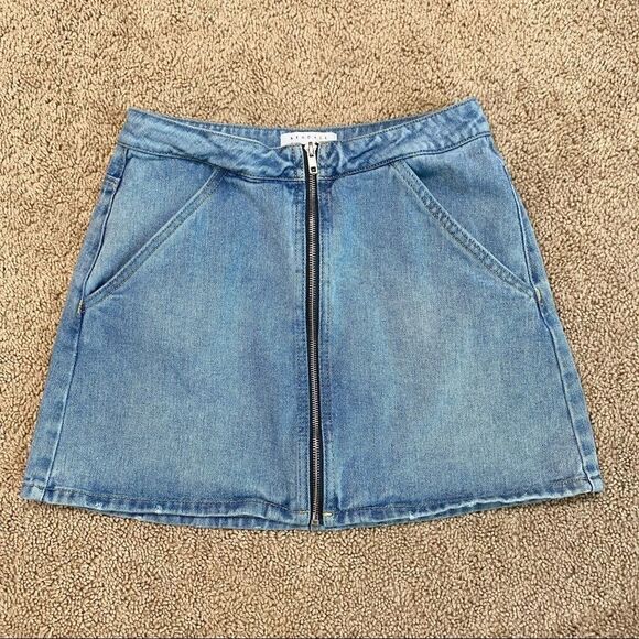 Kendall & Kylie Dresses & Skirts - KENDALL & Kylie Denim Zip Front Mini Skirt Women’s 27 A-line Light Wash